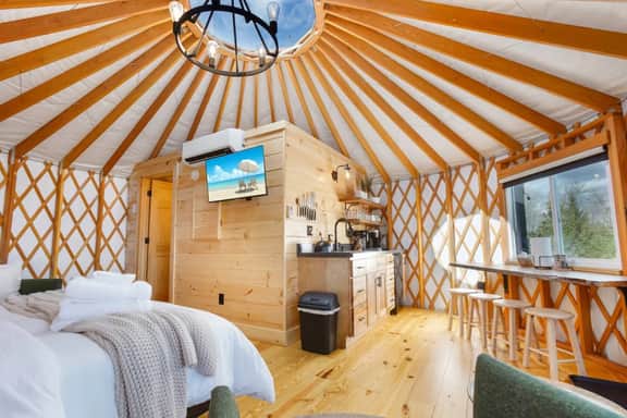Horizon Hideout | Hot Tub, Mountain Views, Nature Escape