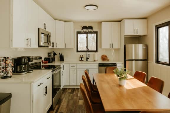 Fox Hollow Retreat | Sleeps 11 | Close to Raceway