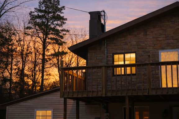 Fox Hollow Retreat | Sleeps 11 | Close to Raceway