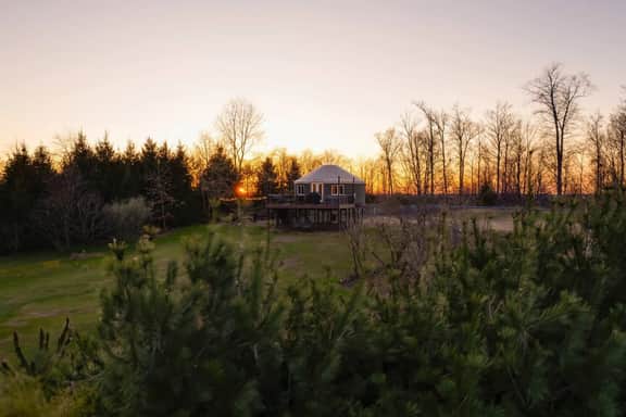 Sunrise Sanctuary |Modern Yurt w/ Hot Tub, Stargazing Loft & Mountain Views