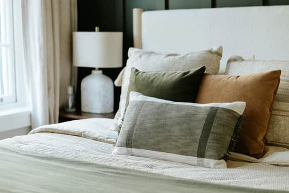 The Citizen Suite | King Bed, Downtown Lancaster, Stylish