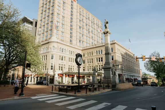 The Citizen Suite | King Bed, Downtown Lancaster, Stylish