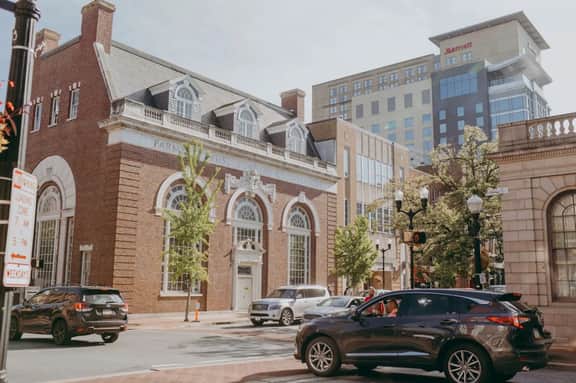 The Maisonette on Duke | King Bed, Chic, Downtown Lancaster