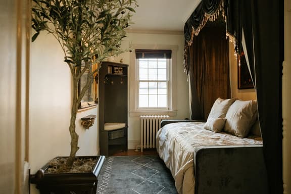 The Ashfield House | Close to Downtown Lancaster